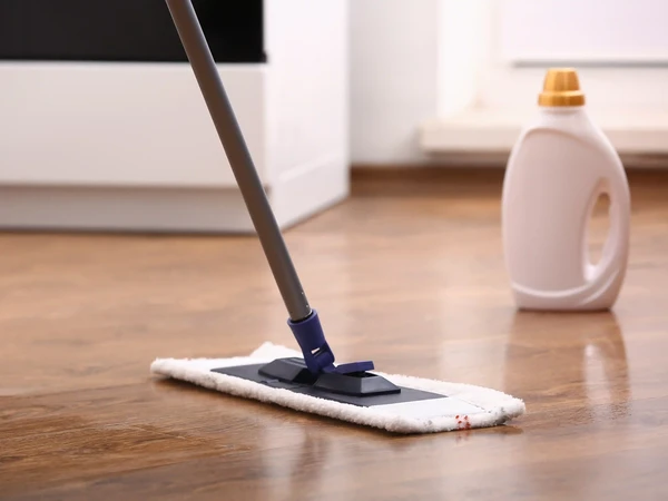 &scaron;tipč&aacute;k_p&eacute;če o dřevěn&eacute; podlahy